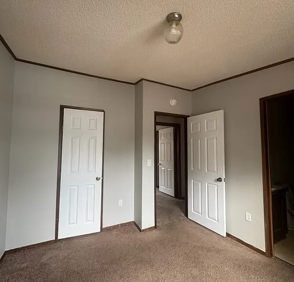 142 Oak St — Photo 4