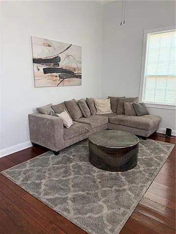 3 bed, 2.0 bath, 1476 sqft, $3,000 — Photo 2