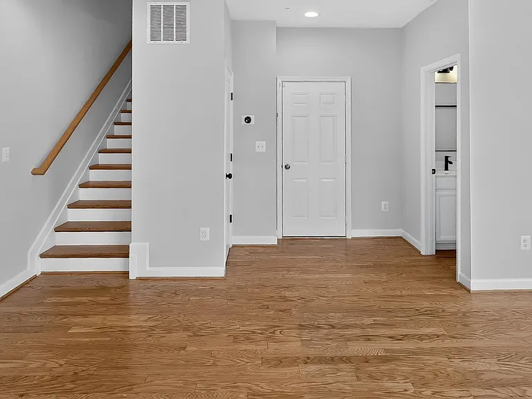 627 Leigh Way — Photo 6