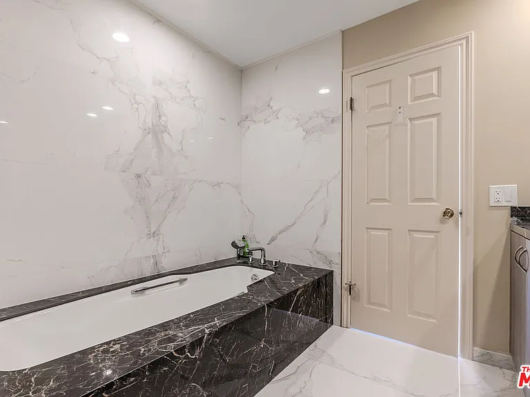 2637 Angelo Dr — Photo 39