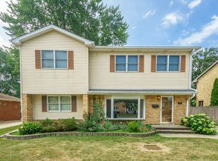 73 Fletcher Dr, Des Plaines, IL 60016