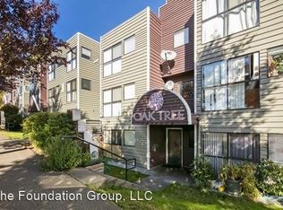 916 N 104th St #B-101, Seattle, WA 98133