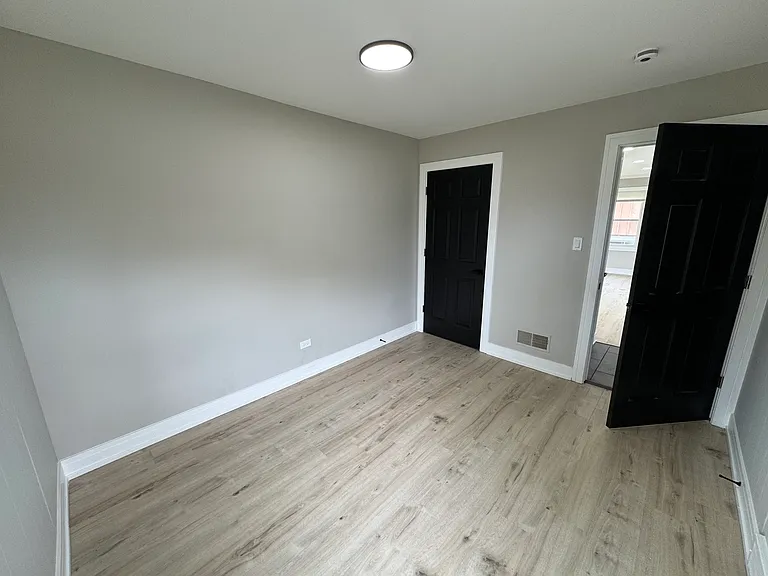 16439 Cottage Grove Ave — Photo 9