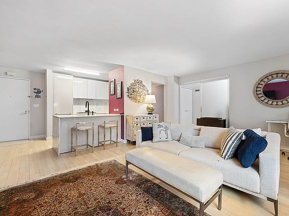 3rd image of 322 W 57th St APT 32Q