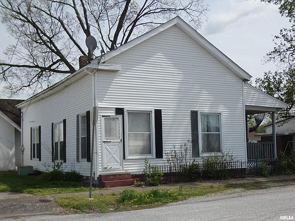 3rd image of 302 S Douglas St