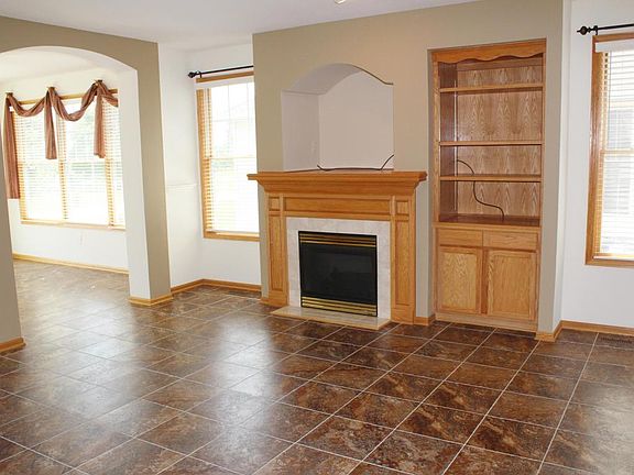 5th image of 809 NE Rosewood Ln