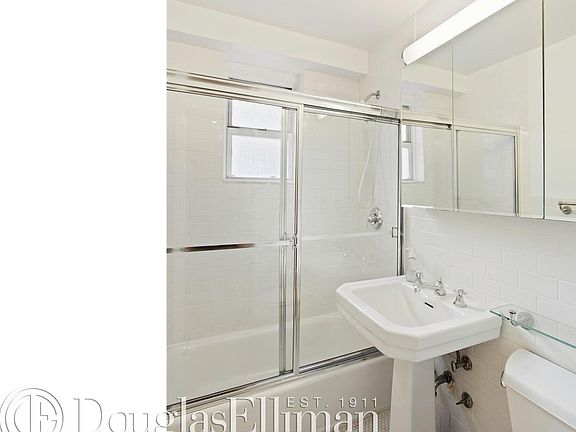 4th image of 155 W 68th St APT 503