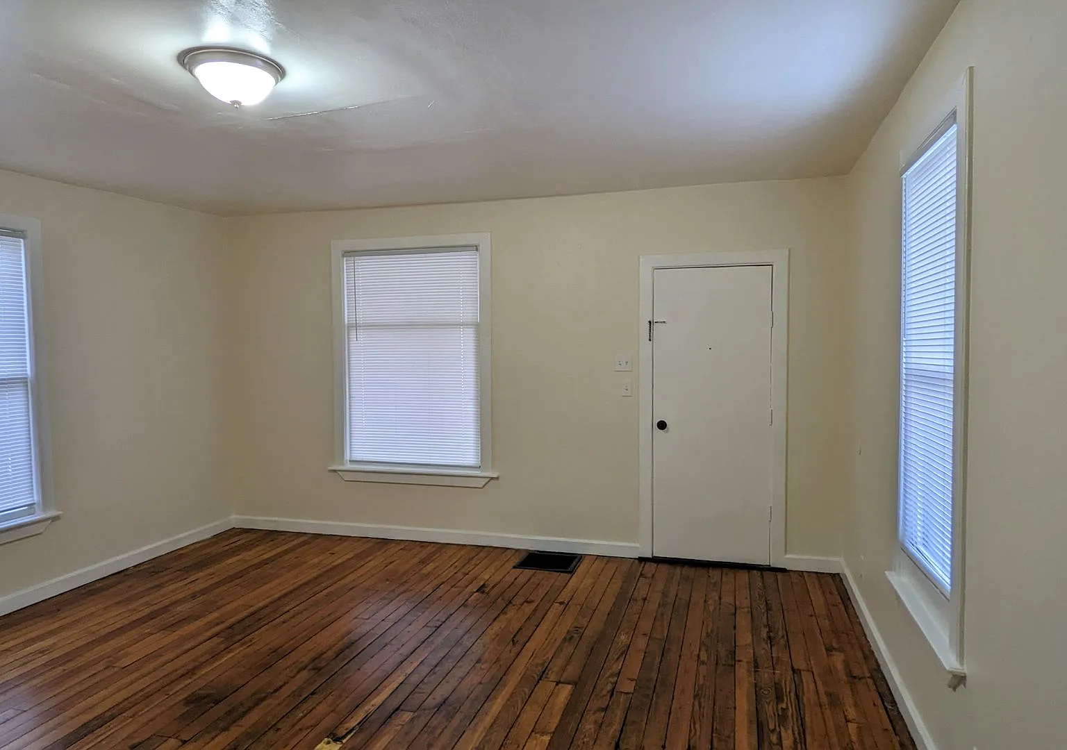 3200 5th St, 1 bedroom house — Photo 3