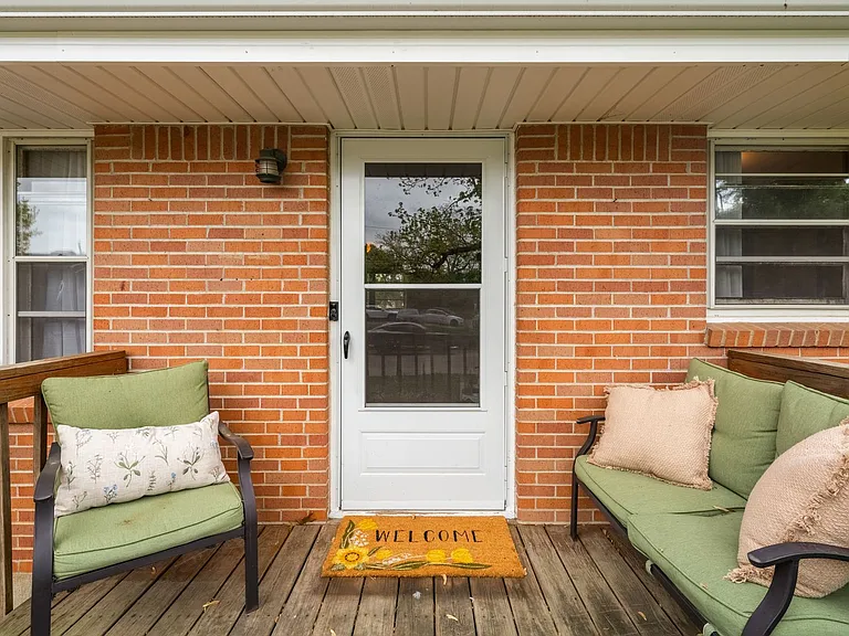 1416 University Dr — Photo 4