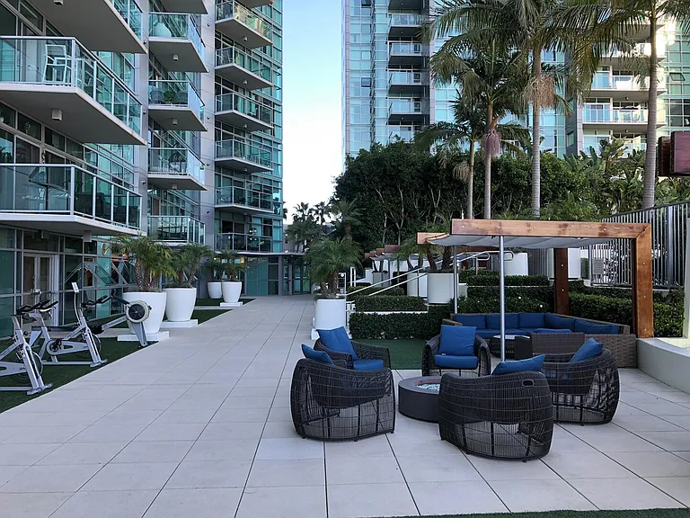 Marina Pointe Dr — Photo 10