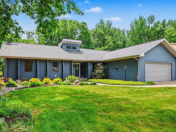 3rd image of 5649 Woodstock Dr