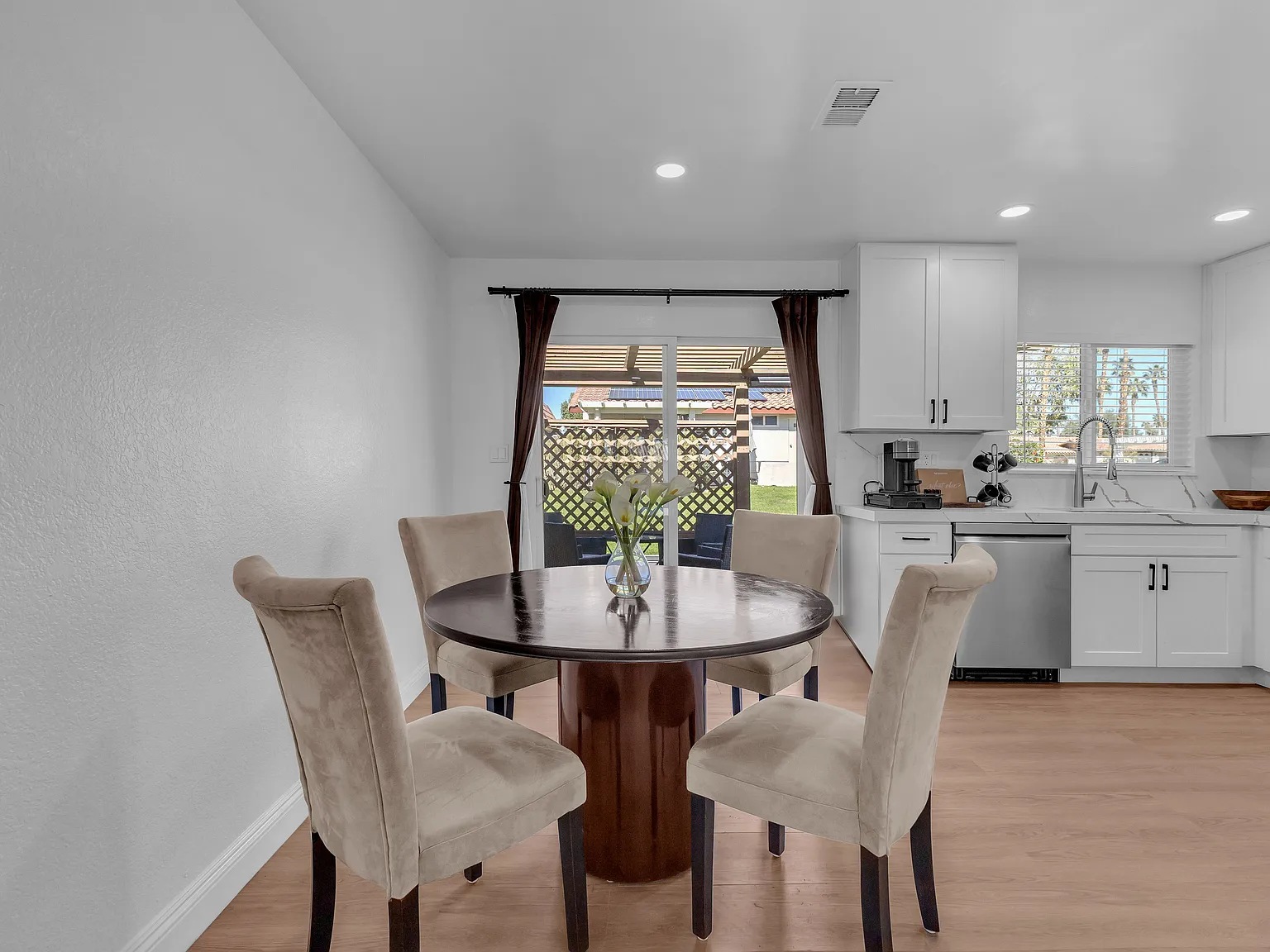 3 bed, 1184 sqft, $3,400 — Photo 3