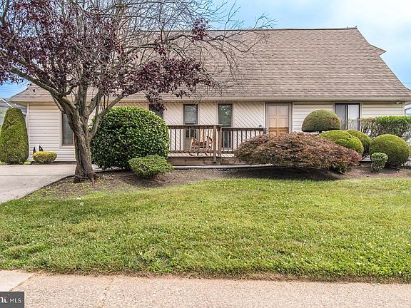 3rd image of 23 Begonia Ln
