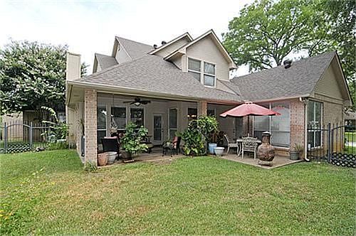 3rd image of 1054 Westbury Ln