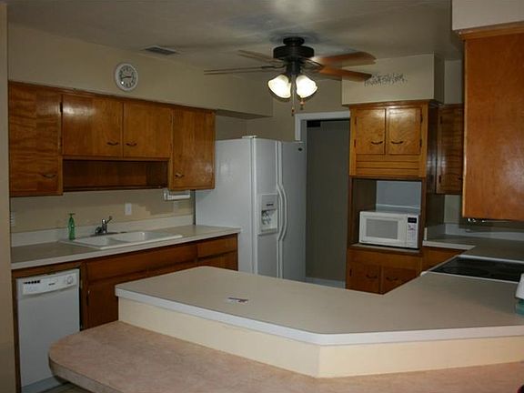 4th image of 1046 Tower Blvd