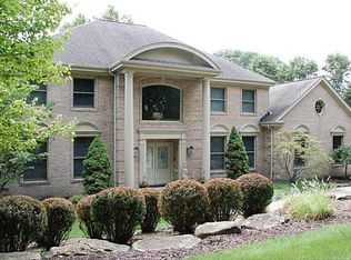 610 Whispering Pines Dr, Pittsburgh, PA