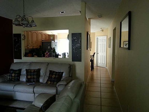 5th image of 958 SW 9th Ct