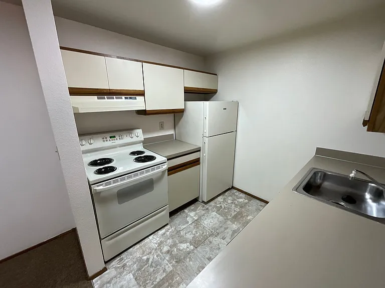 Park Royal Apartments — Photo 8