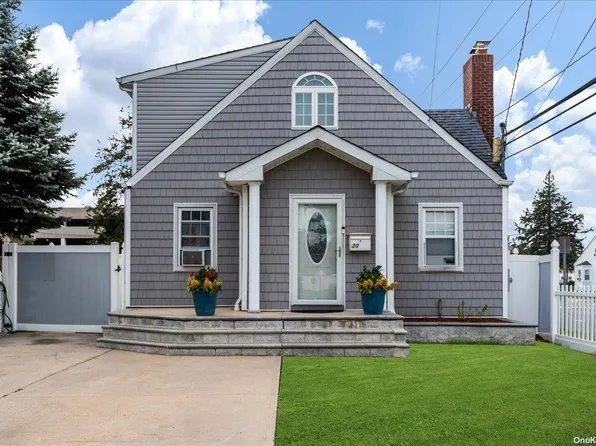 30 Chapman, Bay Shore, NY 11706