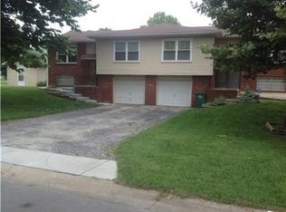 210 NE Maggie Ave APT A, Lees Summit, MO 64063