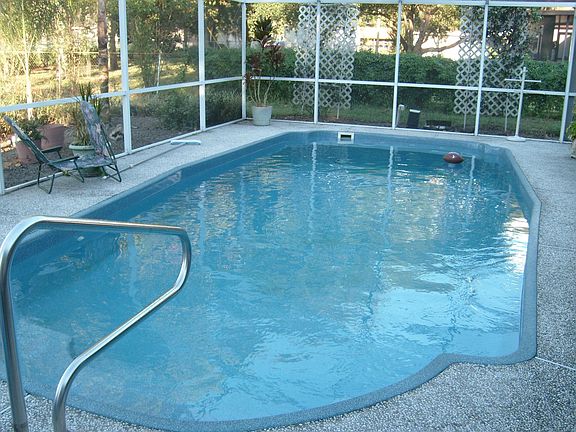 14x30 Fiberglass easy clean pool