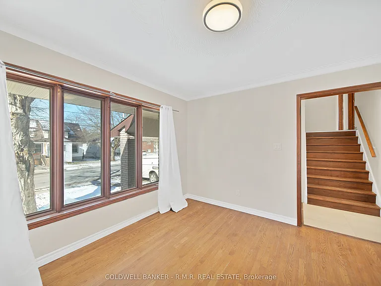 60 Albert St S — Photo 5