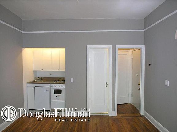 3rd image of 457 W 21st St APT 1C
