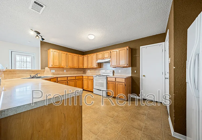 3211 Tom Lockett Dr — Photo 9