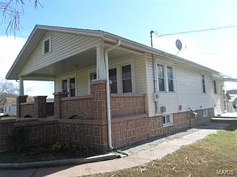 3rd image of 115 W Pine St
