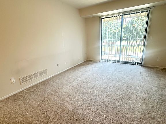 4th image of 44327 Sunnyside Dr APT 204