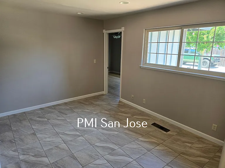 900 Susan Ct — Photo 10