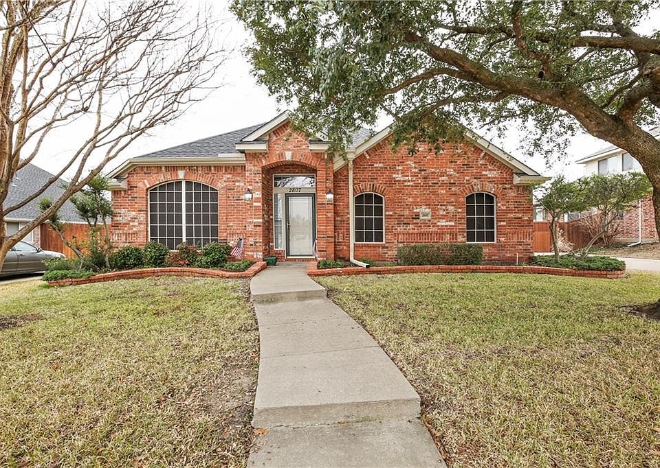 1st image of 2807 Quail Hollow Dr