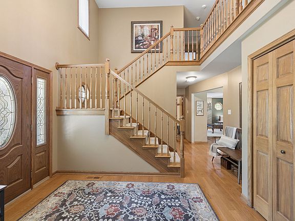3rd image of 8130 Edgebrook Ln