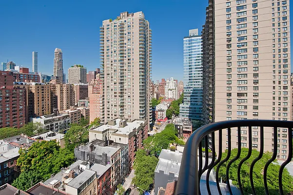 Rented by Essence Realty LLC | media 4