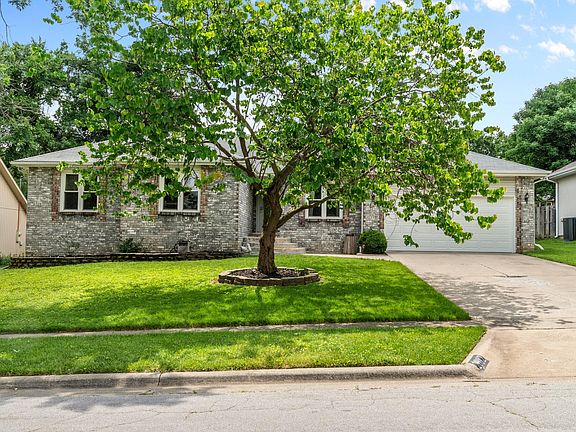3rd image of 2082 W Arlington Street