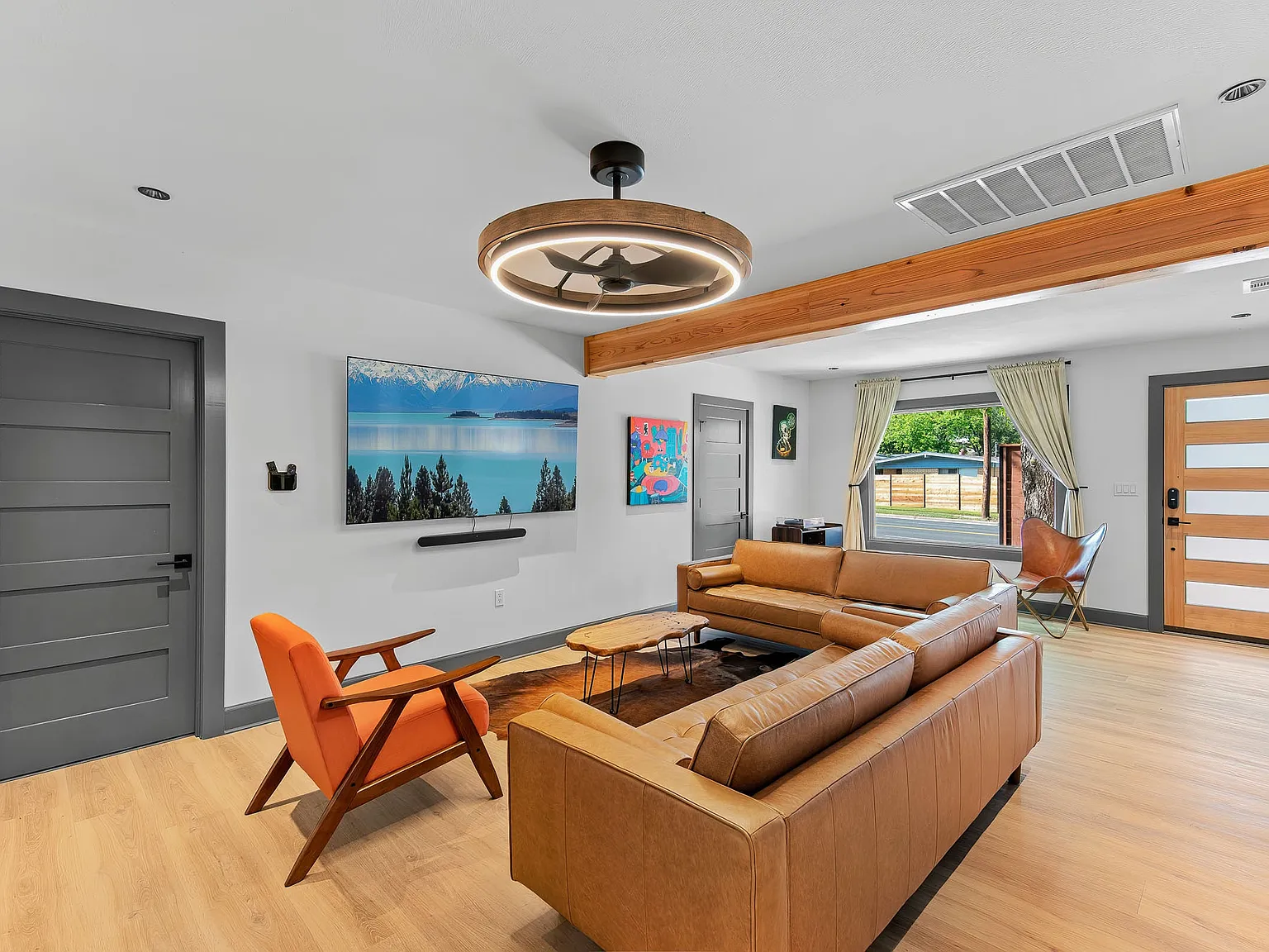 4 bed, 2300 sqft, $6,749 — Photo 3