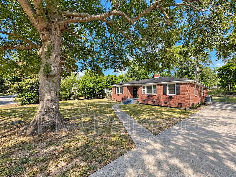 3 bed, 1.5 bath, 1321 sqft, $1,785 — Photo 2