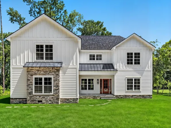 1302 McCrae Dr, Moncks Corner, SC 29461