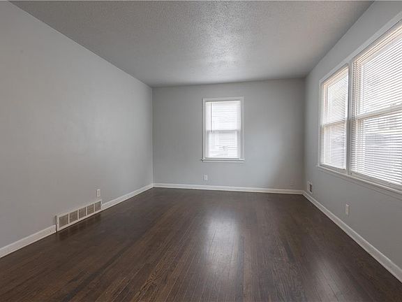 5th image of 3916 N Spruce Ave