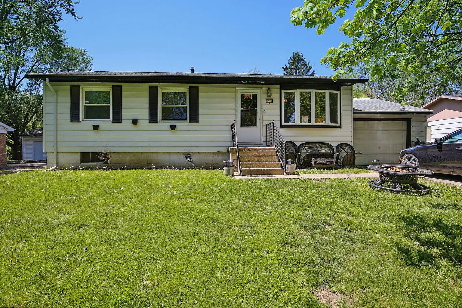 2511 Roland Dr photo 1