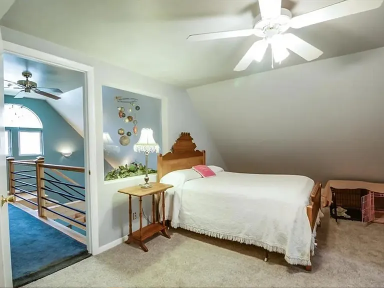 7050 Caroline Ave — Photo 45