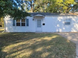 242 E Larry St, Augusta, KS 67010