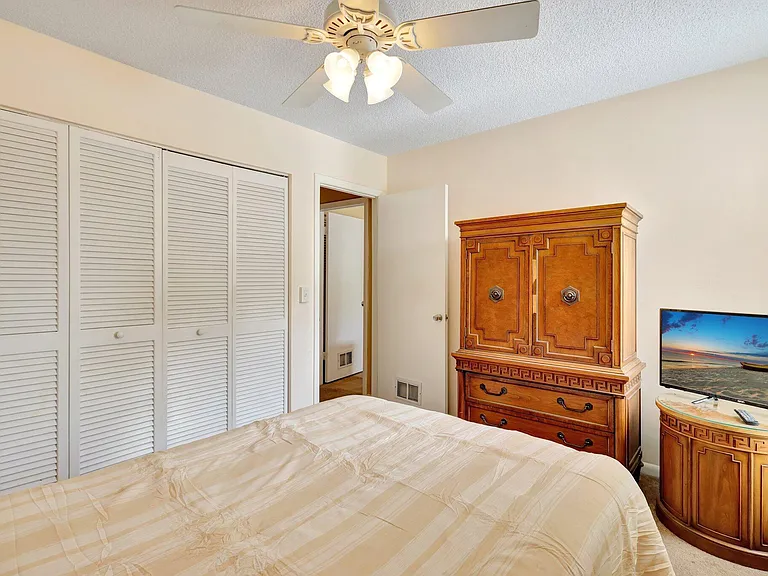 1558 Shaker Cir — Photo 20
