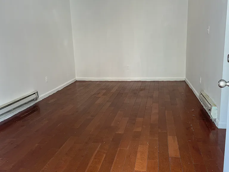 428 Lorimer St #1B — Photo 2