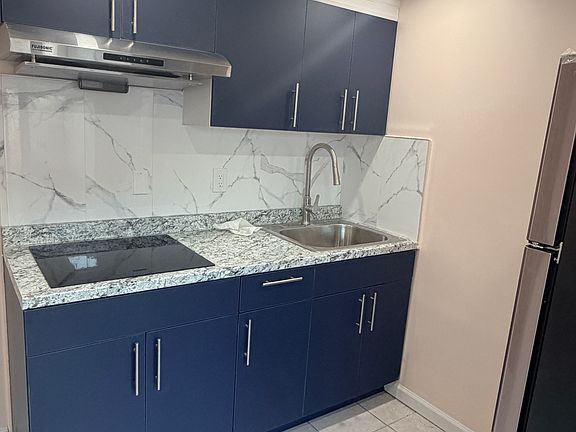 5th image of 27 Oceanside Ave #1