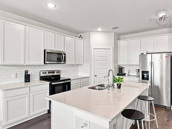 3rd image of 424 Bella Rosa Way
