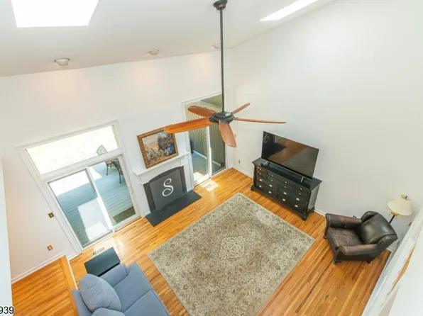 31 Lockley Ct, Mountain Lakes Boro, NJ 07046