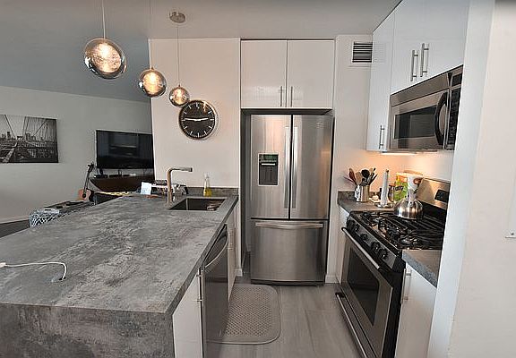 3rd image of 415 E 37th St APT 14D