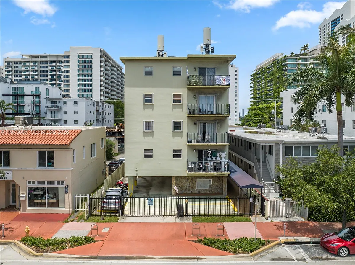 Building Photo - 1236 Alton Rd #401