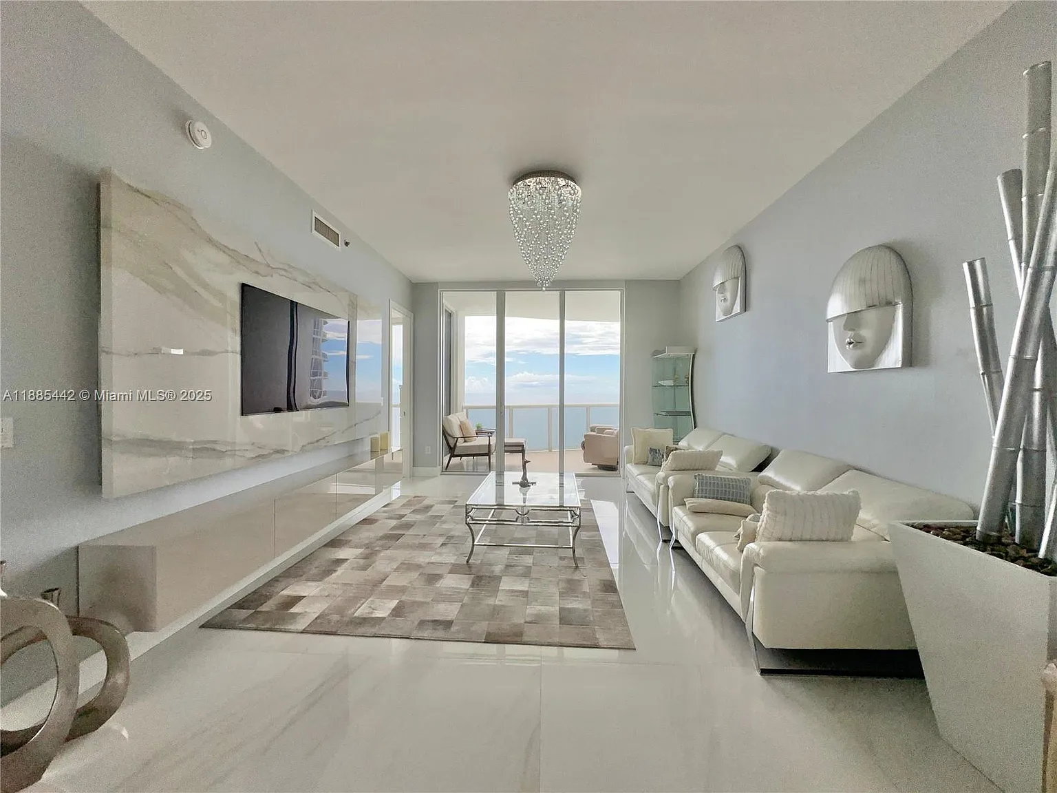 3 bed, 2327 sqft, $13,000 — Photo 3